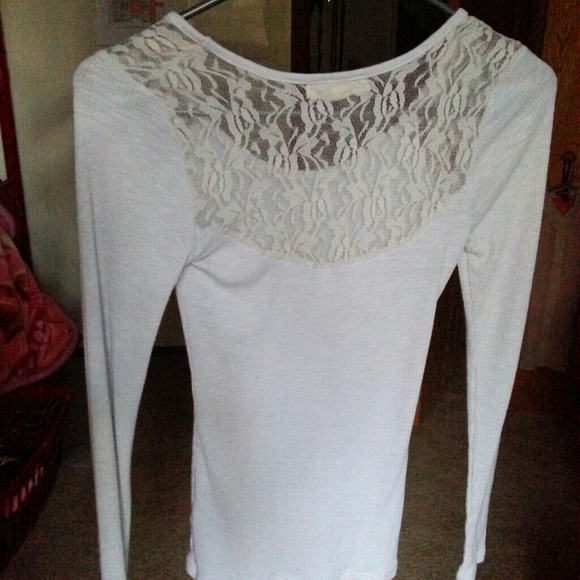 Fitted Lace Long Sleeve - Picture 4 of 4