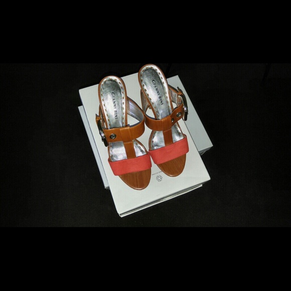 Gianni Bini t-strap sandals