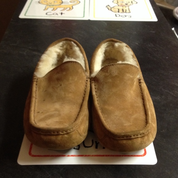 Uggs slippers (On Hold) chelsey