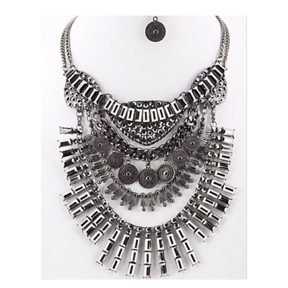 ‼️Gladiator Statement Necklace Set‼️