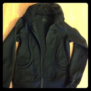 Black lululemon sweatshirt !