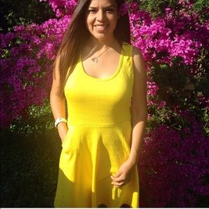 Yellow summer dress with pockets