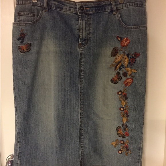 Denim embroidered skirt