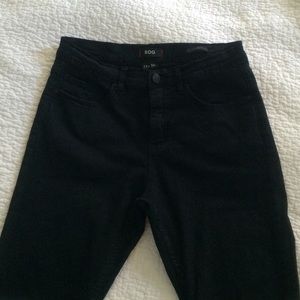 Black high waisted jeans 👖