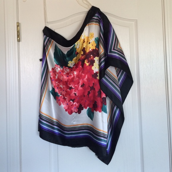 ** Sale!! Super cute one shoulder floral top!!