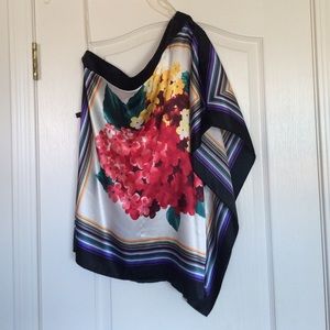 ** Sale!! Super cute one shoulder floral top!!