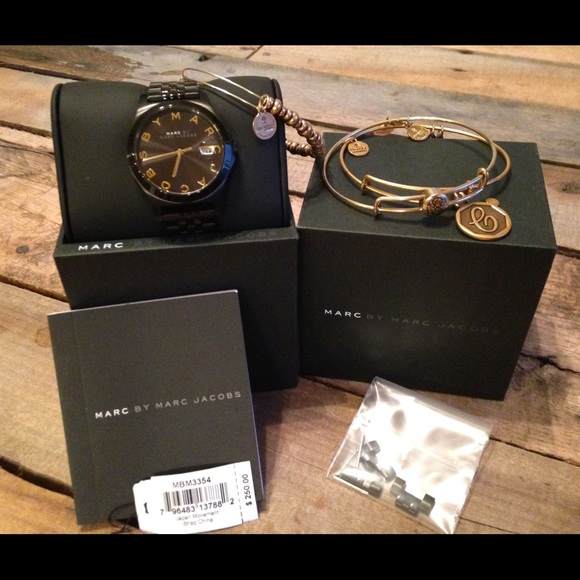 Marc Jacobs Jewelry - Brand New! Authentic Marc Jacobs watch.