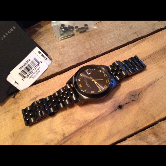 Brand New! Authentic Marc Jacobs watch. - Picture 3 of 4