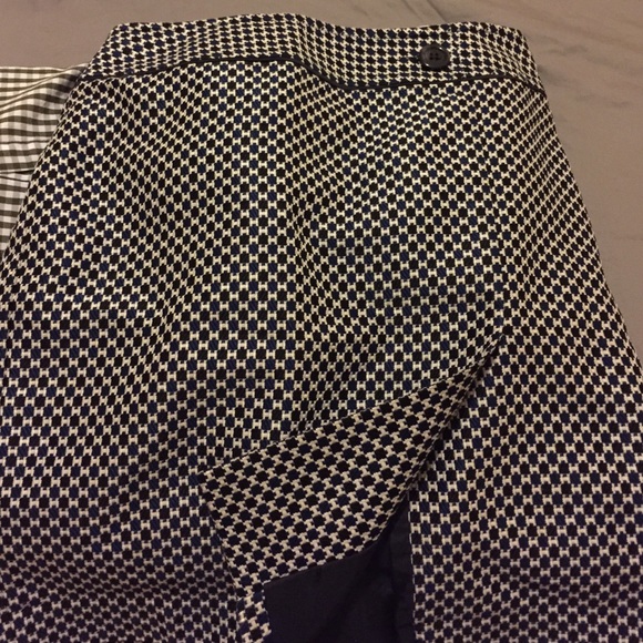 Ann Taylor Dresses & Skirts - Ann Taylor beautiful skirt