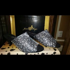 🎊🎉HOST PICK!!!🎉🎊11/14 Joan Boyce Mules*Reduced