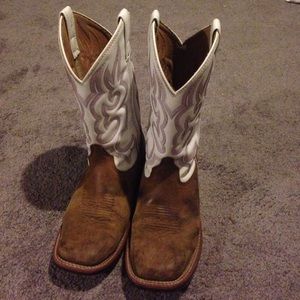 Laredo cowgirl boots