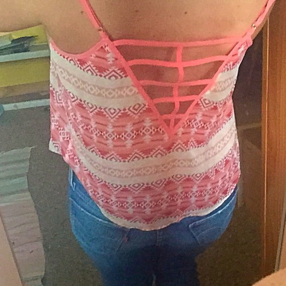 Cute Aztec top - Picture 2 of 2