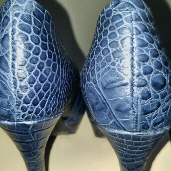 BCBGeneration platform heels - Picture 3 of 4
