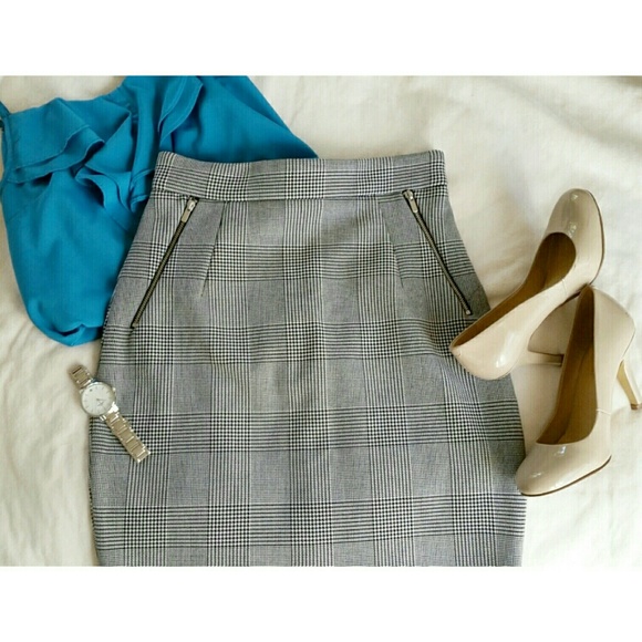 NWT Gray Plaid Skirt