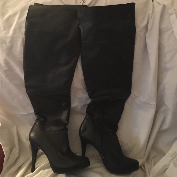 Super pair of black over the knee boots