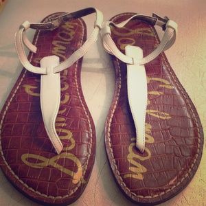 😍😍 White patent leather sandal flats 😃😄