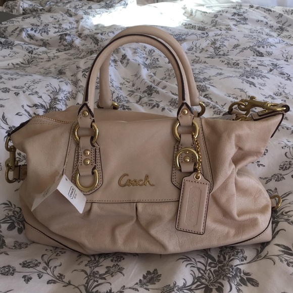 Beautiful beige leather Coach handbag!