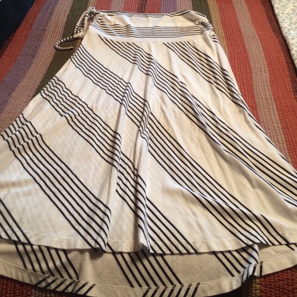 Black and off white long skirt