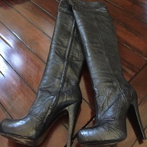 Report signature over the knee boots