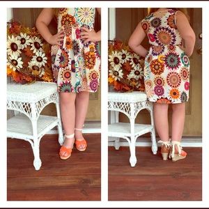 Beautiful and lightweight dress!  Vibrant colors!