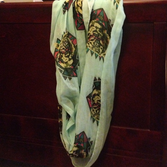 Scarf - Picture 2 of 3