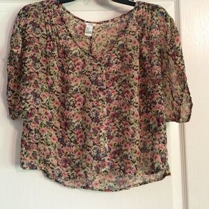 Sheer floral top🎁