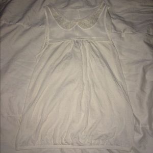 White collard sleeveless shirt