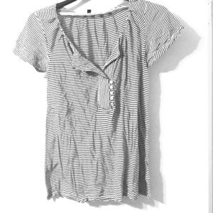 Striped t shirt from the gap! Cute button detail!