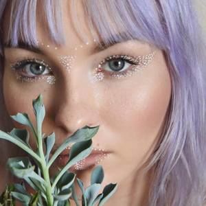 Meet your Posher, Cassandra