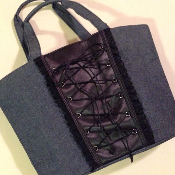 Victoria’s Secret bag - Picture 2 of 3