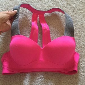 32A Victoria's Secret bombshell sports bra