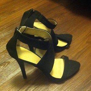 Black cross cross strap stiletto.