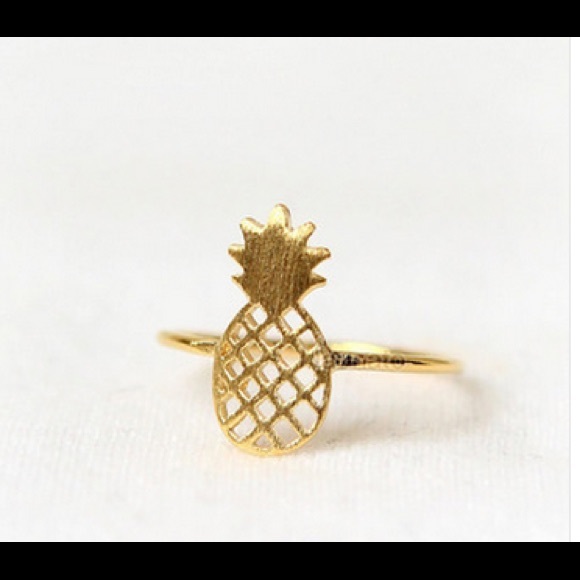 Jewelry - Gold pineapple ring