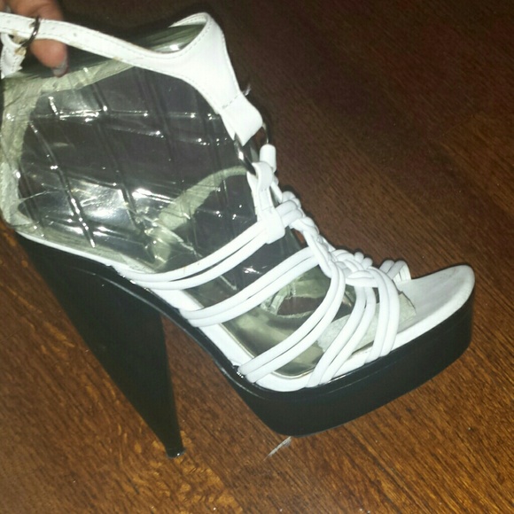 White exotic heel strappy shoes - Picture 2 of 4