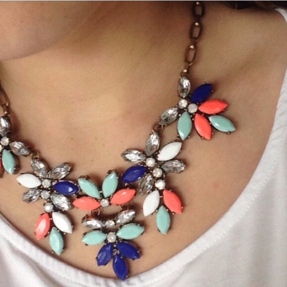 ❣️BACK❣️ coral mint neon floral statement necklace - Picture 3 of 3