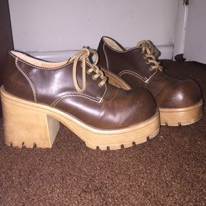 Vintage sneaker platforms