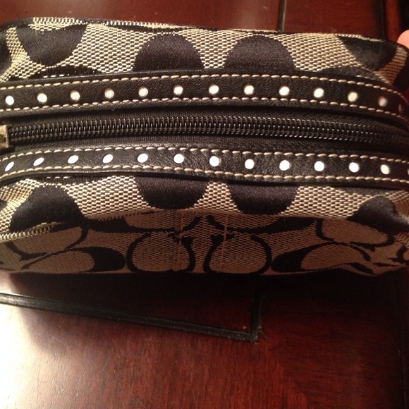 ❌❌COACH wristlet❌❌. Sold elsewhere - Picture 2 of 4