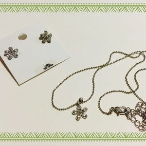 *Bundled* Floral necklace and earrings set