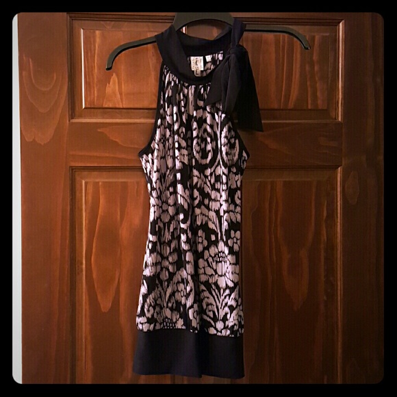 Black & gray/beige tank