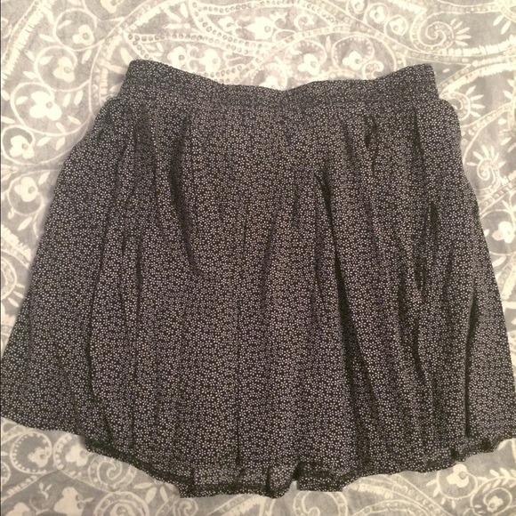 Brandy Melville Daisy Skirt