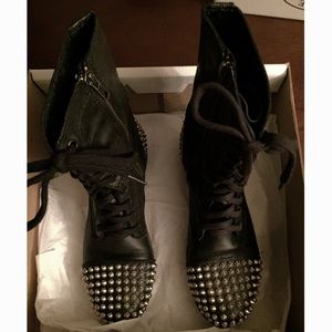 NEW NEW Steve Madden combat boots with spikes 😍