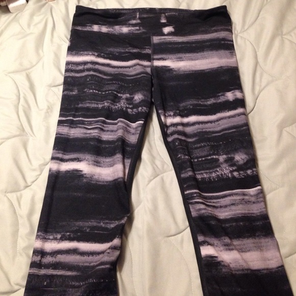 Under Armour crop leggings