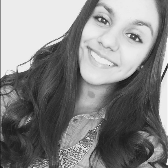 Meet your Posher, Amelia - Picture 1 of 1