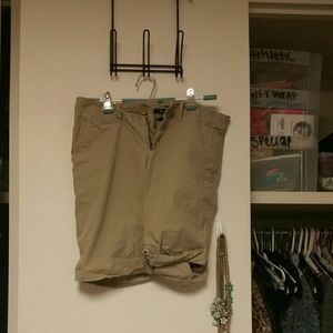 KHAKI BERMUDAS