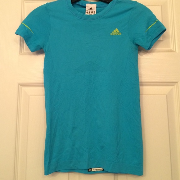 blue workout top with green accent - Picture 1 of 3