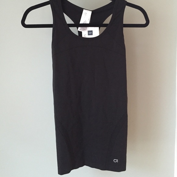 GAP Body athletic shirt