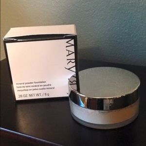 Mary Kay mineral powder foundation ivory 2