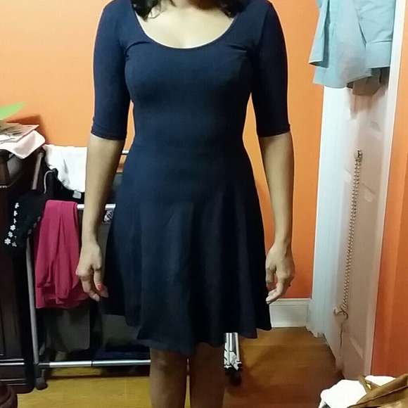 Black - Picture 3 of 4