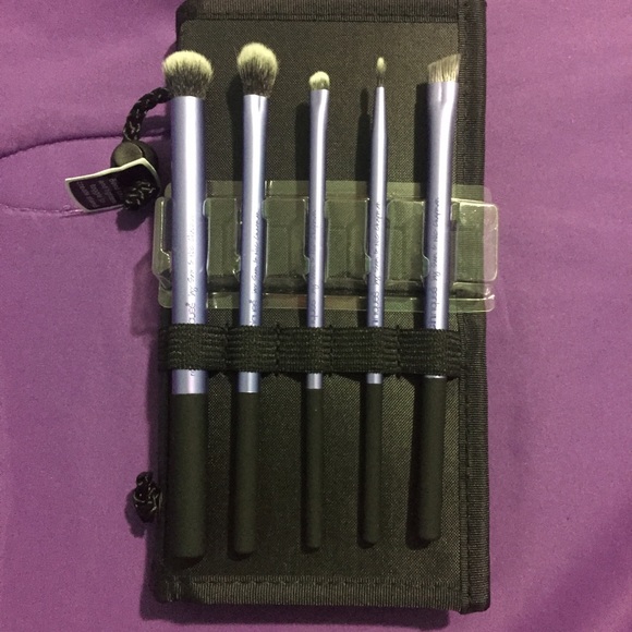 New real techniques brushes - Picture 1 of 2