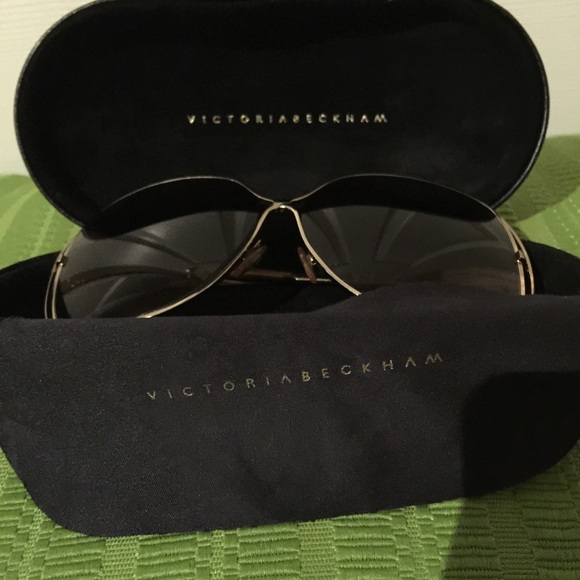Barely worn Victoria Beckham Sunglasses! - Picture 2 of 3